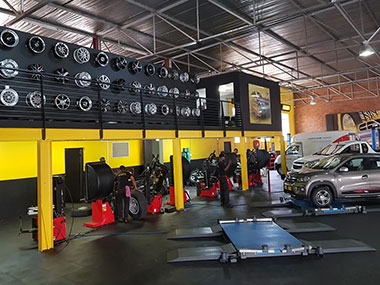 Specialist wheel balancing in Bloemfontein by Stoney's Wheel and Tyre.
